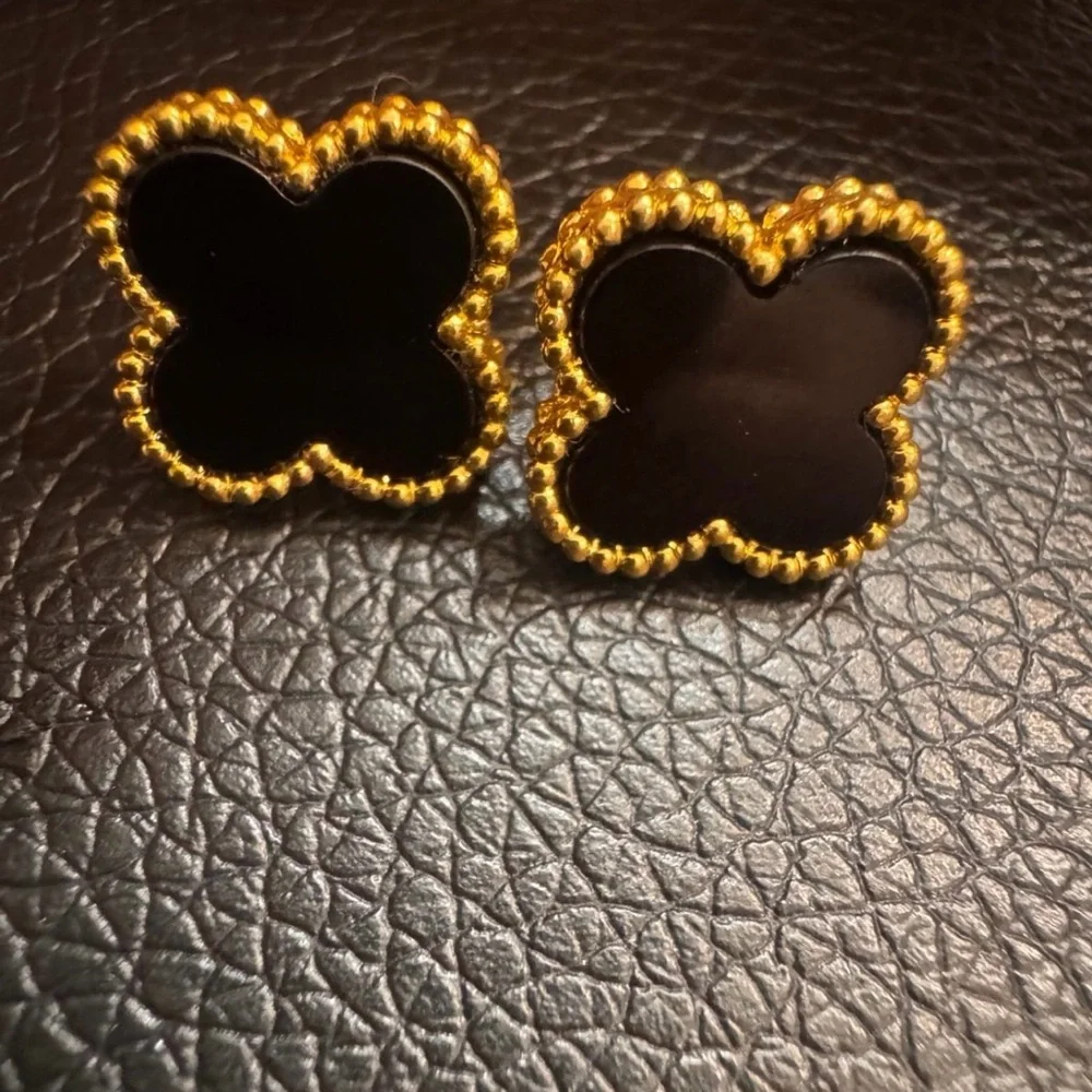 18k Saudi Elegant Black and Gold Clover Jewelry Set - Picture 5 of 15